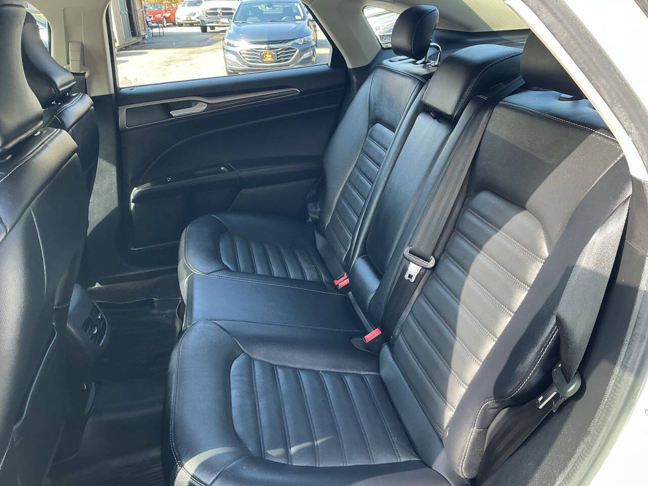 Used 2017 Ford Fusion SE w/ Fusion SE Technology Package FWD image 22