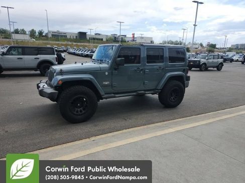Used 2014 Jeep Wrangler Unlimited Sahara w/ Dual Top Group AWD/4WD image 12