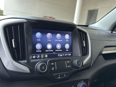 Used 2024 GMC Terrain SLT image 21