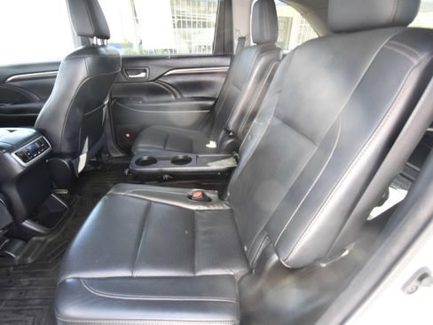 Used 2016 Toyota Highlander Limited image 9