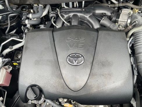 Used 2020 Toyota Highlander XLE AWD/4WD image 33