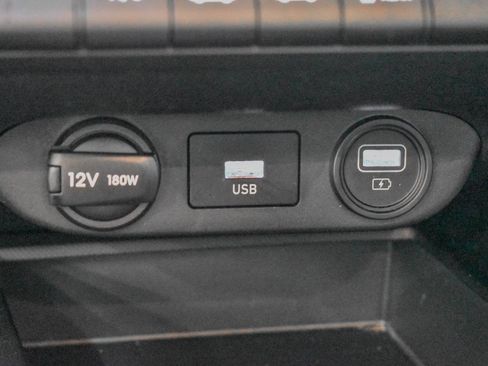 Used 2023 Hyundai Elantra SE w/ Preferred Accessory Package image 23