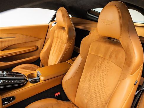 Used 2025 Aston Martin V8 Vantage Coupe image 11