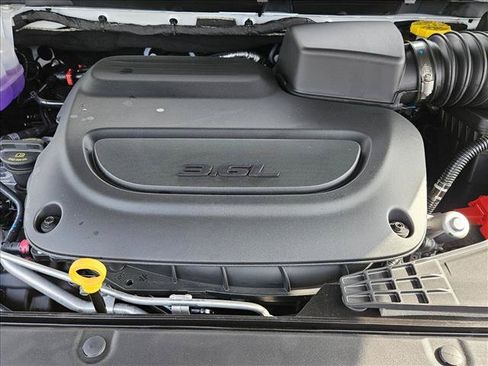 New 2027 Chrysler Pacifica Select FWD image 16