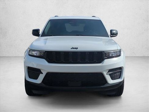 Used 2022 Jeep Grand Cherokee Altitude image 8