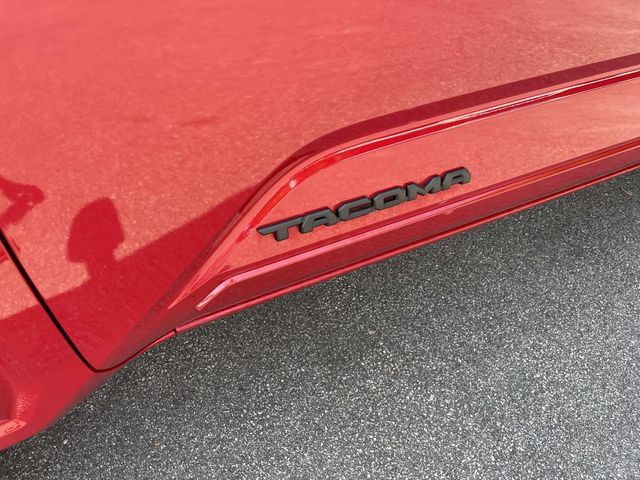 Used 2025 Toyota Tacoma SR5 AWD/4WD image 12