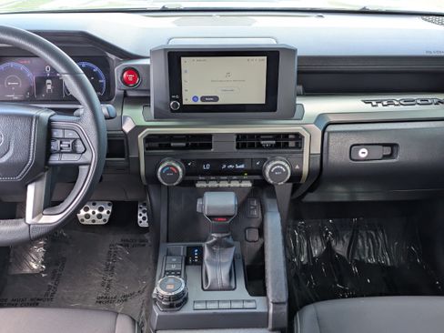 Used 2025 Toyota Tacoma TRD Sport AWD/4WD image 15