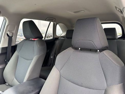Used 2022 Toyota RAV4 LE w/ Carpet Mat Package (TMS) AWD/4WD image 18