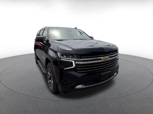 Used 2023 Chevrolet Tahoe LT w/ Luxury Package AWD/4WD image 3