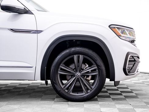 Used 2022 Volkswagen Atlas Cross Sport SEL R-Line AWD/4WD image 36