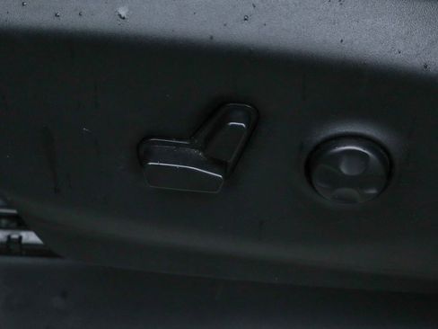 Used 2023 Chrysler Pacifica Touring-L image 16