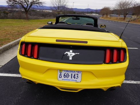 Used 2015 Ford Mustang Convertible w/ Equipment Group 051A image 21