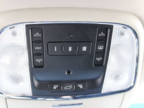 Used 2013 Jeep Grand Cherokee Limited w/ Luxury Group II RWD image 20