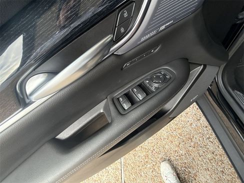 Certified 2025 Cadillac XT5 Premium Luxury image 23