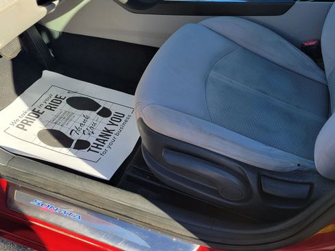 Used 2015 Hyundai Sonata SE w/ Cargo Package image 16