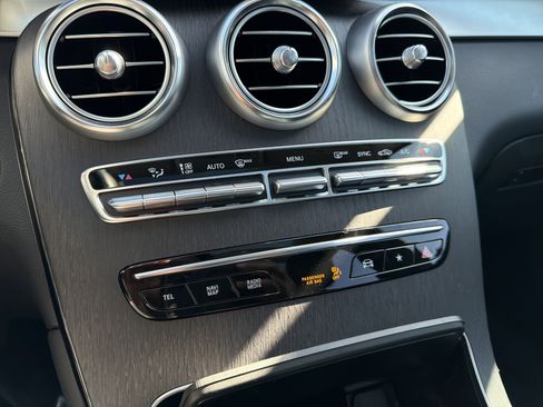 Used 2022 Mercedes-Benz GLC 300 4MATIC image 22