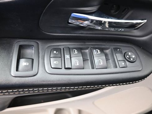 Used 2019 Dodge Grand Caravan SXT FWD image 15