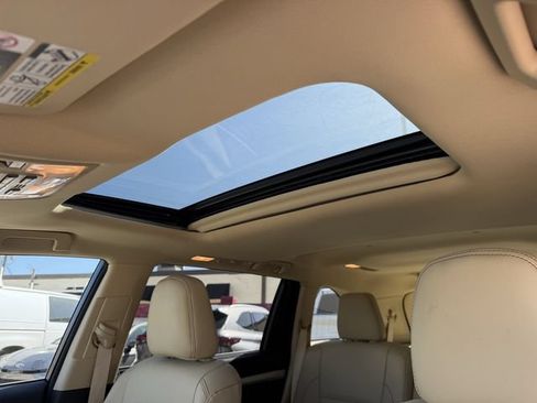 Used 2017 Toyota Highlander XLE FWD image 25