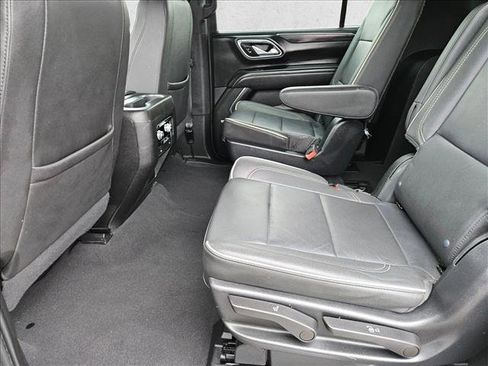 Used 2023 GMC Yukon XL SLT AWD/4WD image 23