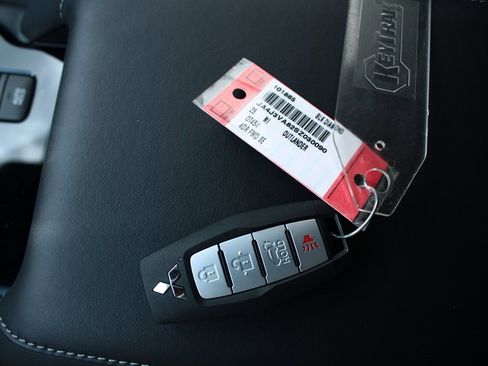 New 2025 Mitsubishi Outlander SE image 25