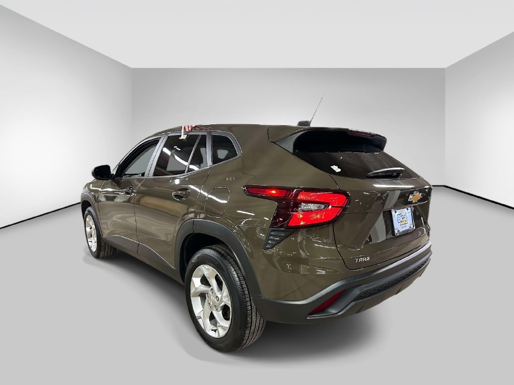 Certified 2024 Chevrolet Trax LS w/ LS Convenience Package FWD image 3