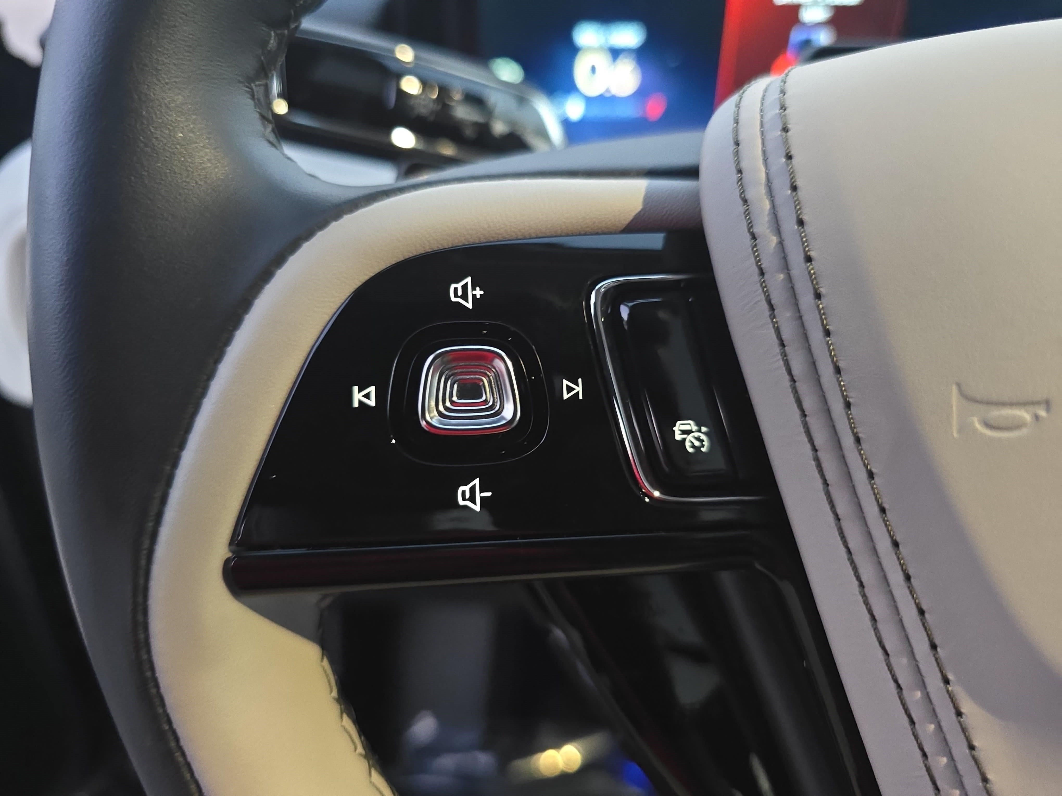 Used 2026 Lincoln Aviator Reserve w/ Luxury Package RWD image 18