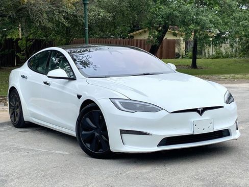 Used 2023 Tesla Model S Standard Range image 3