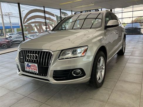 Used 2016 Audi Q5 2.0T Premium Plus w/ Technology Package AWD/4WD image 3