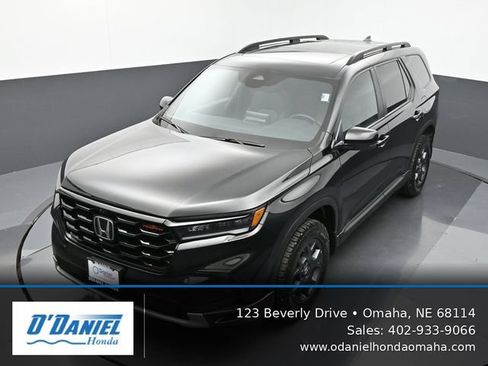 Used 2025 Honda Pilot TrailSport image 21