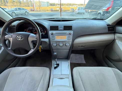 Used 2010 Toyota Camry image 3