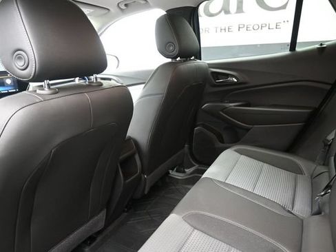 Used 2024 Chevrolet Trax LT w/ Sunroof Package FWD image 16