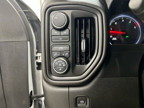 Used 2021 Chevrolet Silverado 2500 Custom w/ Custom Value Package image 17