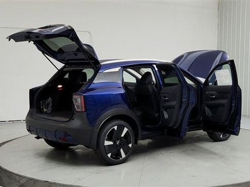 New 2025 Nissan Kicks SR image 15