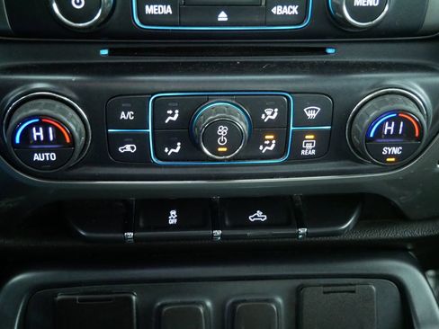 Used 2018 Chevrolet Silverado 1500 LT w/ All Star Edition image 29