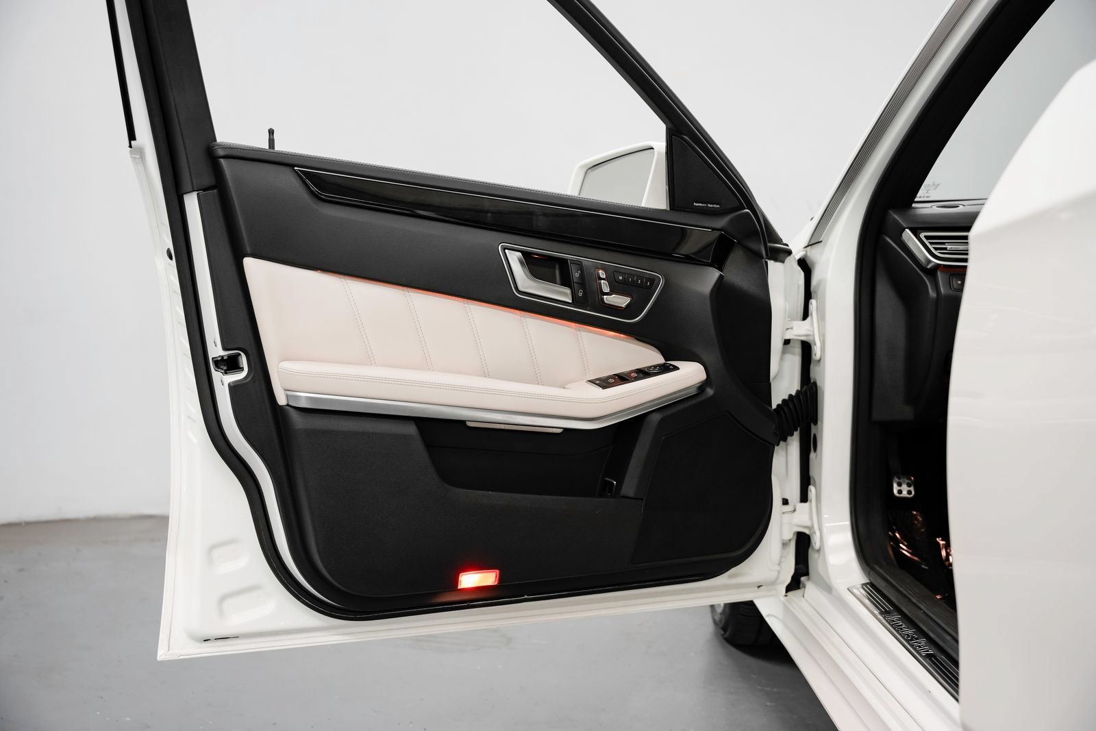 Used 2015 Mercedes-Benz E 400 Sedan image 21