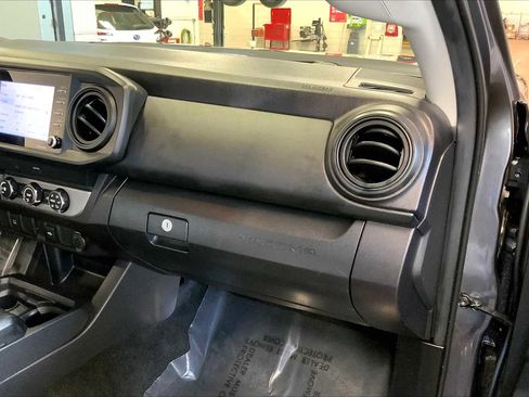 Used 2022 Toyota Tacoma SR image 17