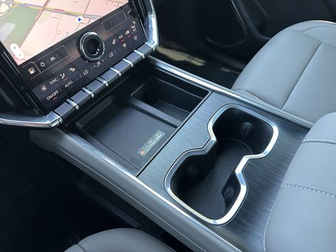 Used 2024 GMC Acadia Elevation image 30