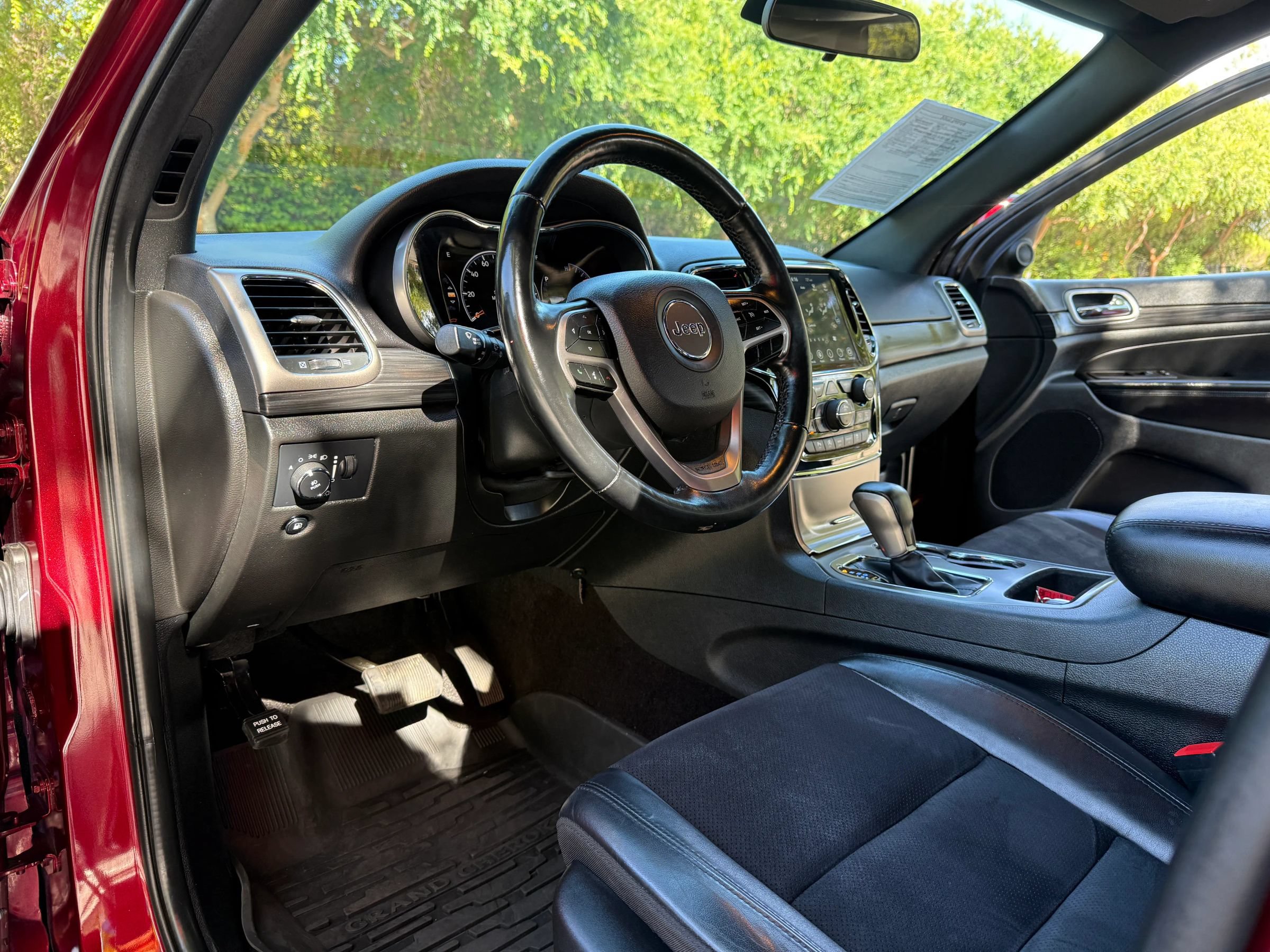 Used 2021 Jeep Grand Cherokee Laredo X RWD image 25