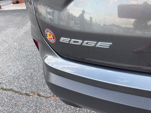 Used 2020 Ford Edge SE image 16