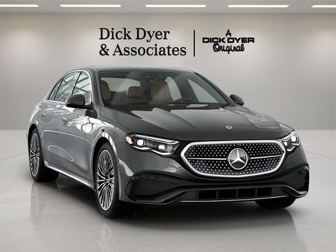 Used 2025 Mercedes-Benz E 350 Sedan image 35