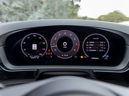 Certified 2025 Porsche Cayenne S image 33