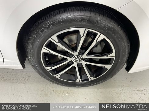 Used 2024 Volkswagen Jetta Sport image 10