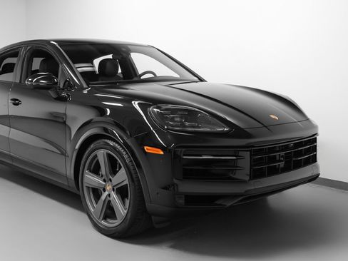 Certified 2024 Porsche Cayenne Coupe AWD/4WD image 9
