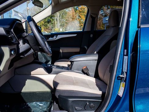 Used 2020 Ford Escape SE image 18