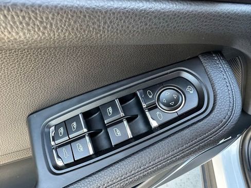 Used 2023 Porsche Macan image 20