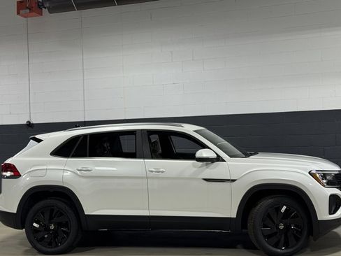 New 2026 Volkswagen Atlas Cross Sport SE image 7
