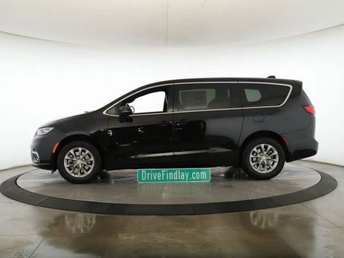 New 2026 Chrysler Pacifica Select AWD/4WD image 9