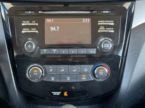 Used 2015 Nissan Rogue S AWD/4WD image 22