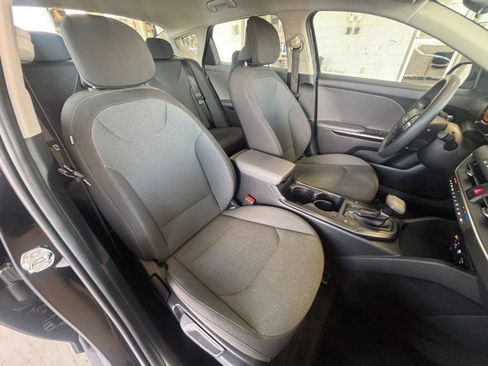 Used 2025 Kia K4 FWD image 35