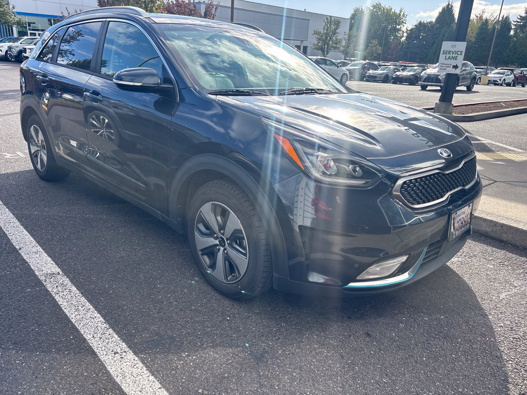 Used 2019 Kia Niro EX Premium w/ Sunroof Package FWD image 4